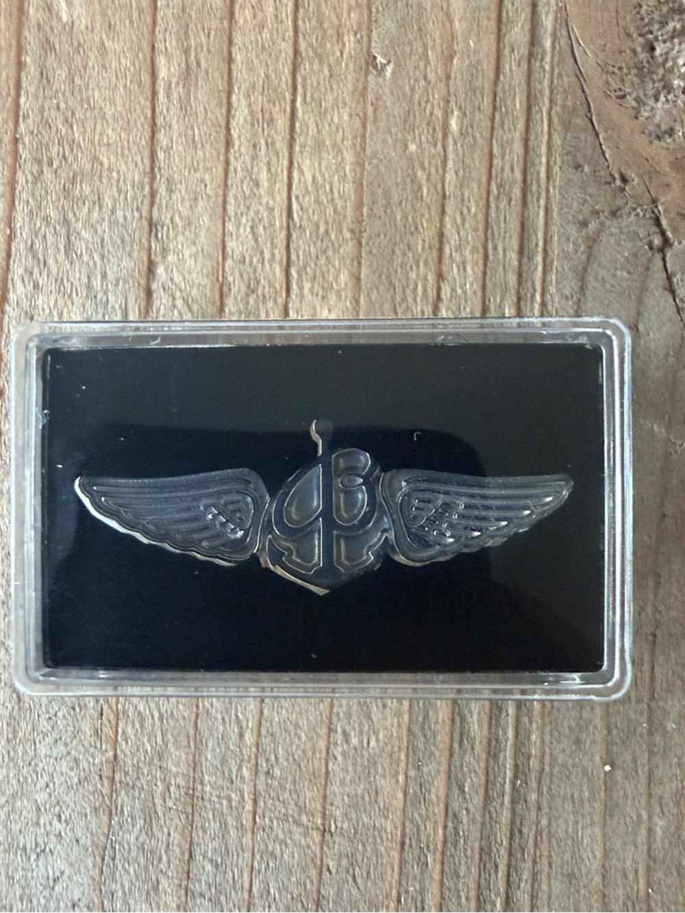 Breitling Wings Pin and Pop-Art Aviation Bag - Picture 2 of 5